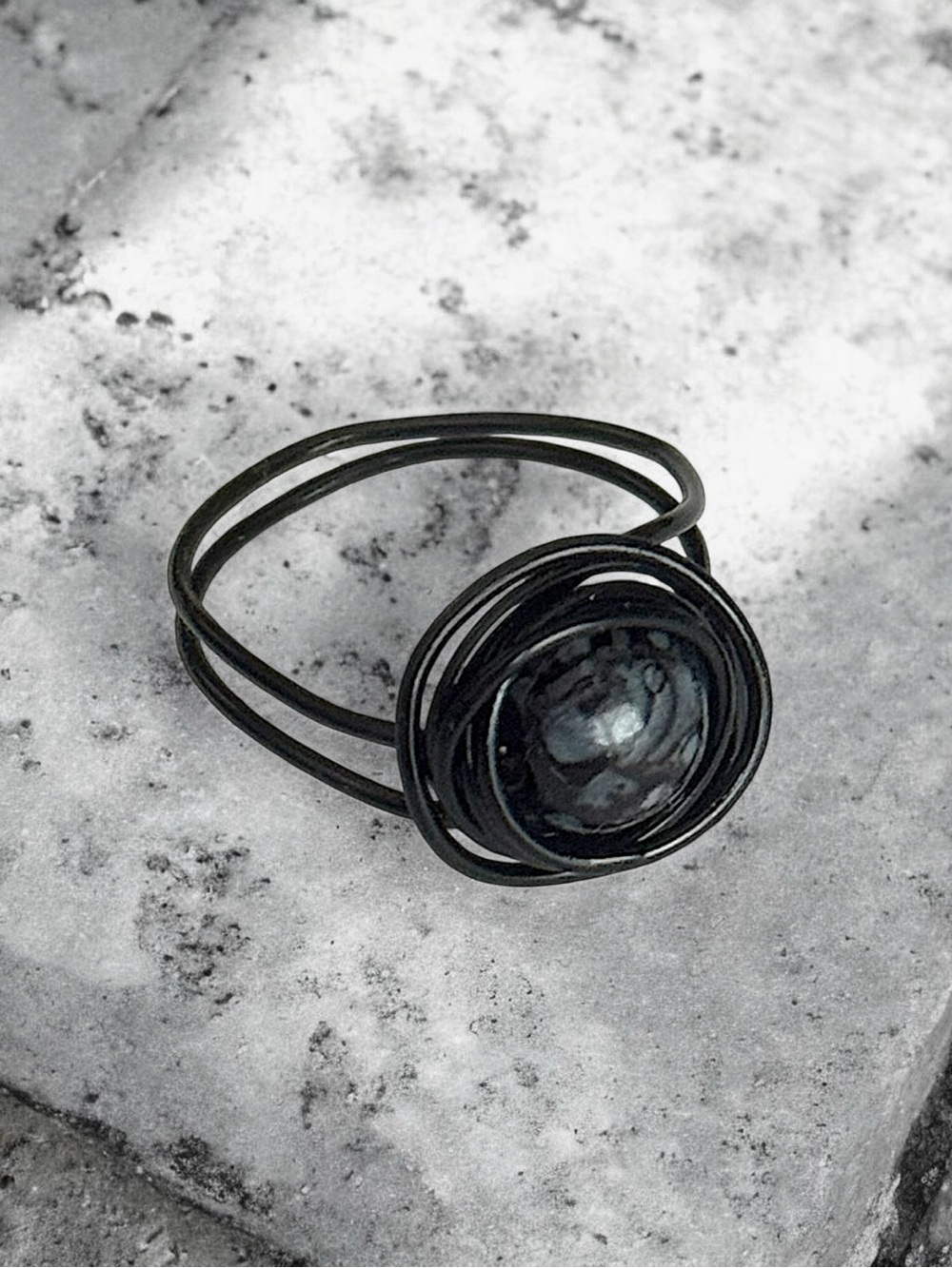 5 For $25💫Black Marbled Glass Bead/Black Wire Ring